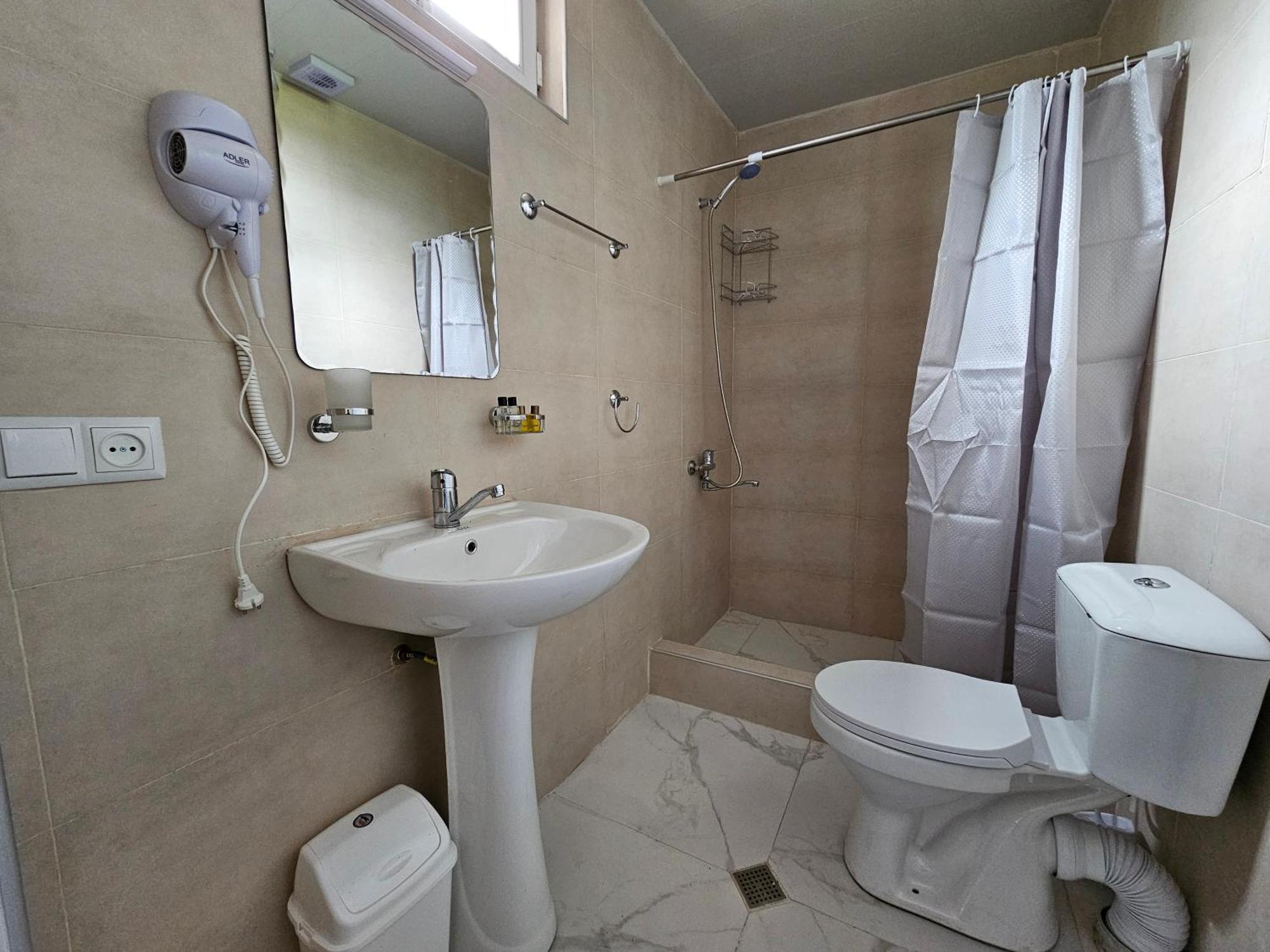 Hilltop Guest House Kutaisi Esterno foto