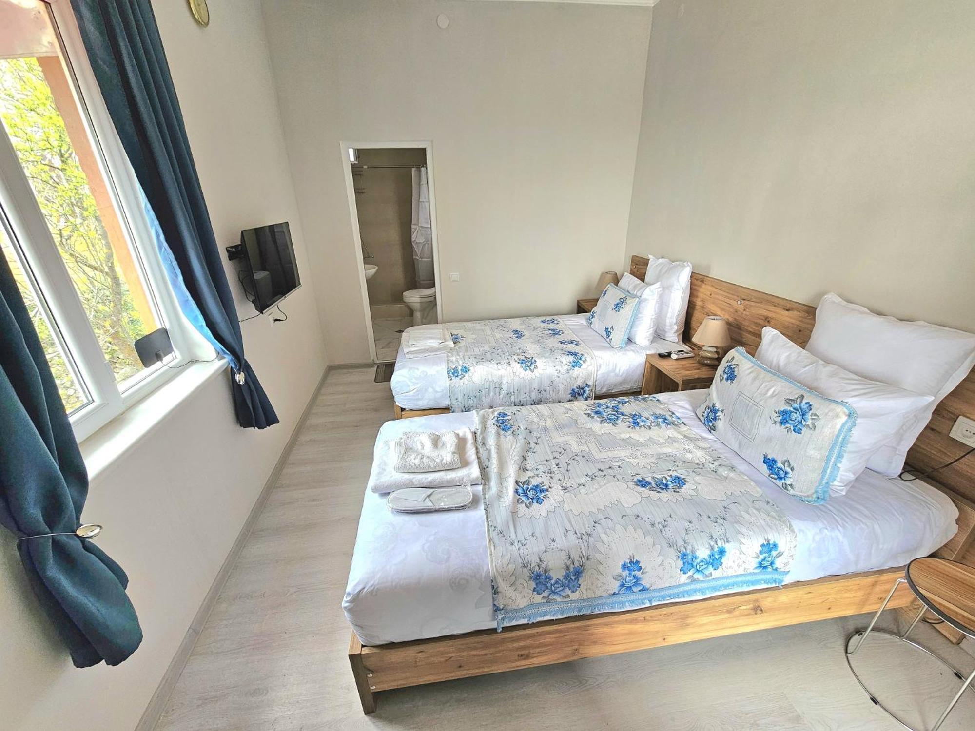 Hilltop Guest House Kutaisi Esterno foto