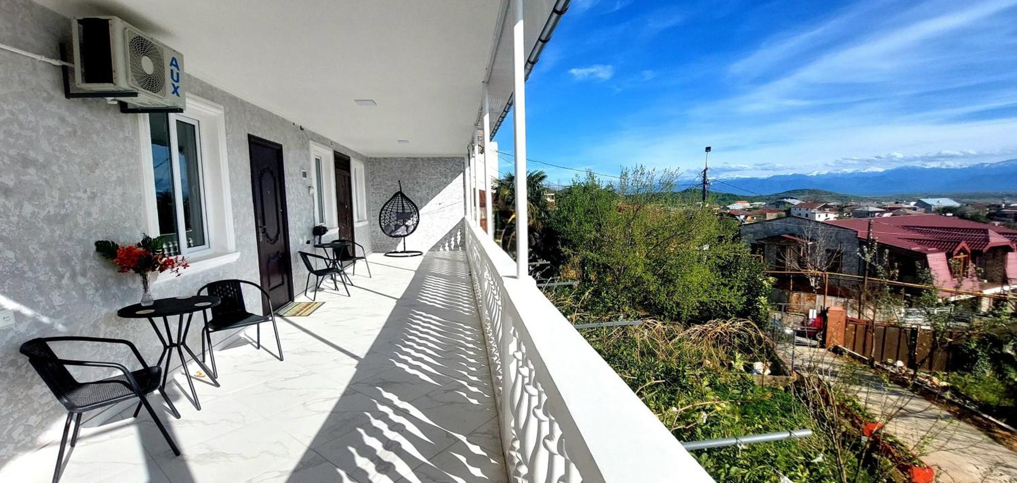 Hilltop Guest House Kutaisi Esterno foto