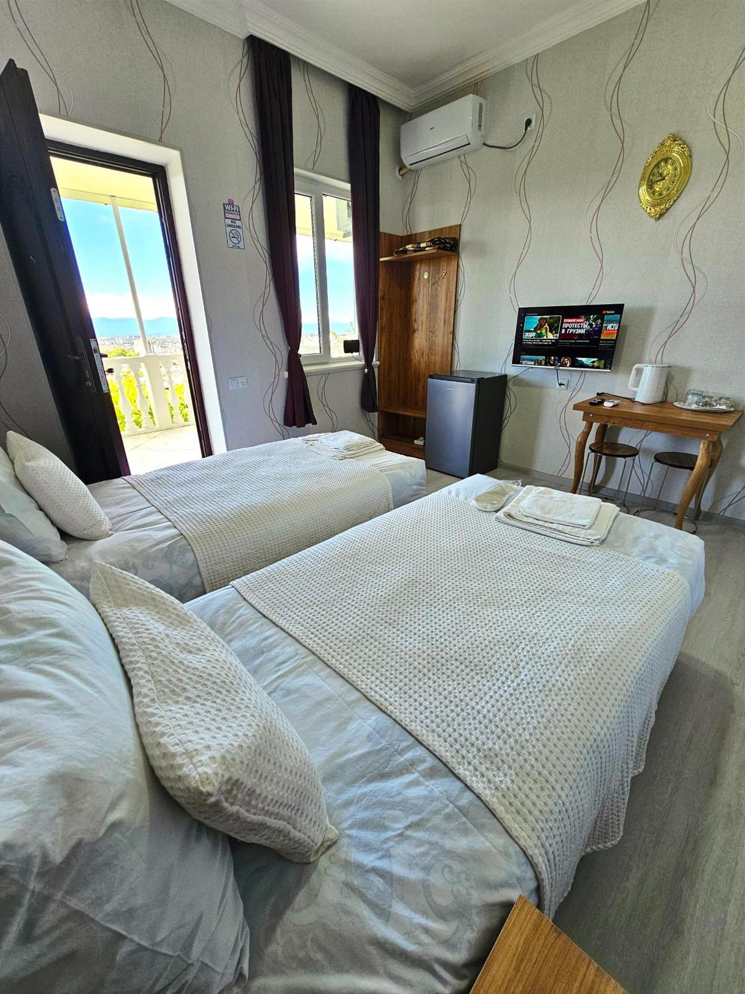 Hilltop Guest House Kutaisi Esterno foto
